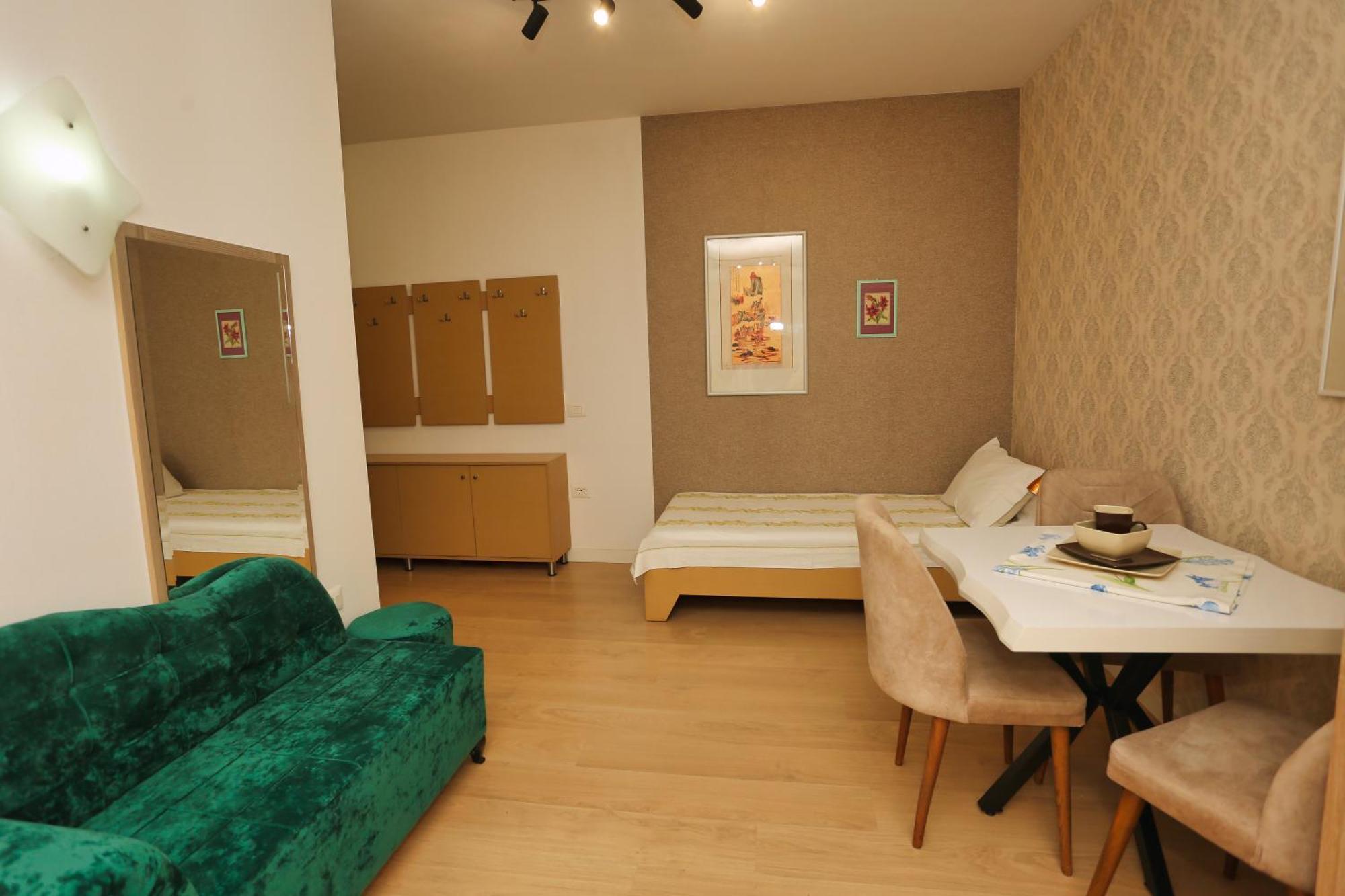 Cozy Apartment Near Square 21 Tiranë Ngoại thất bức ảnh