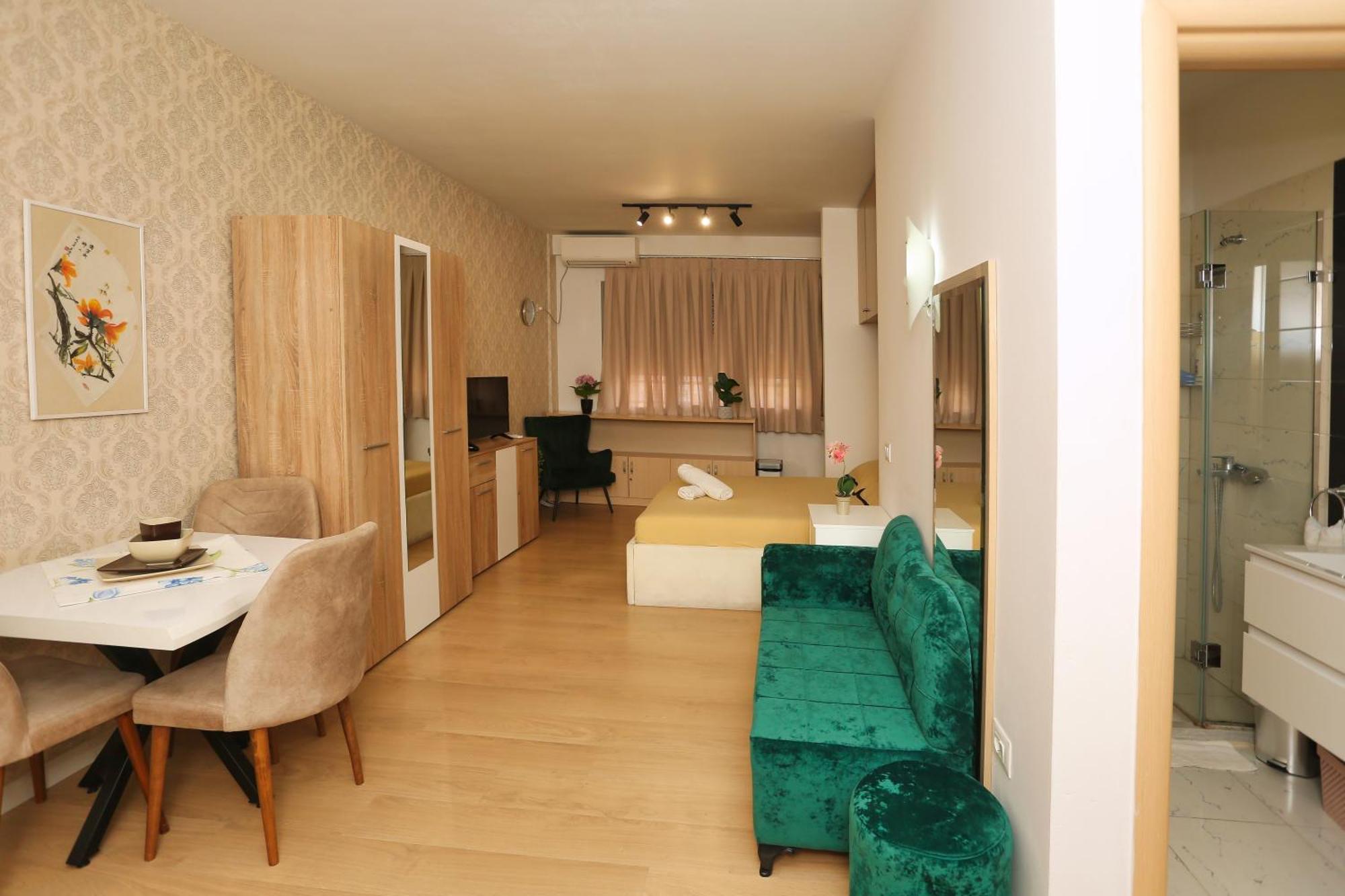 Cozy Apartment Near Square 21 Tiranë Ngoại thất bức ảnh