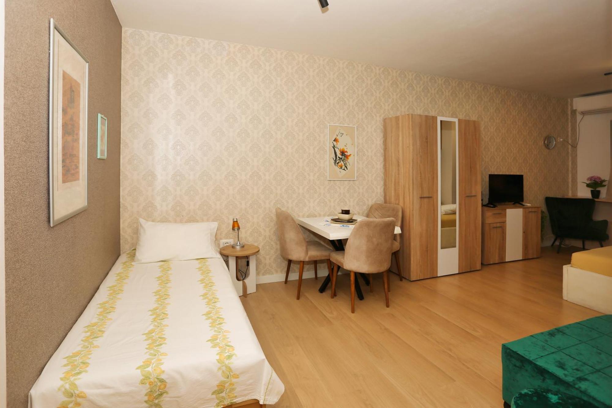 Cozy Apartment Near Square 21 Tiranë Ngoại thất bức ảnh